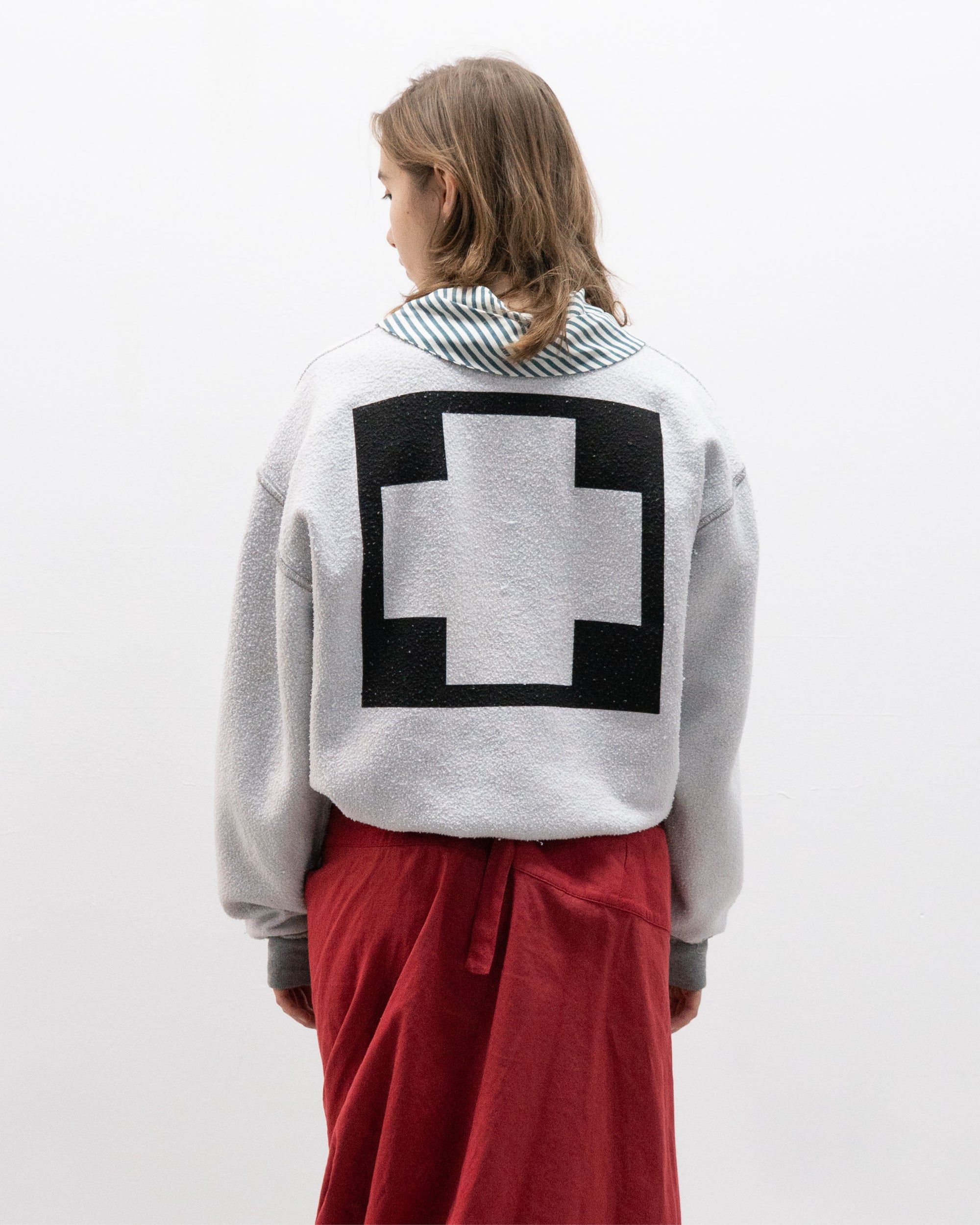 final layer "zweite hand" logo crewneck